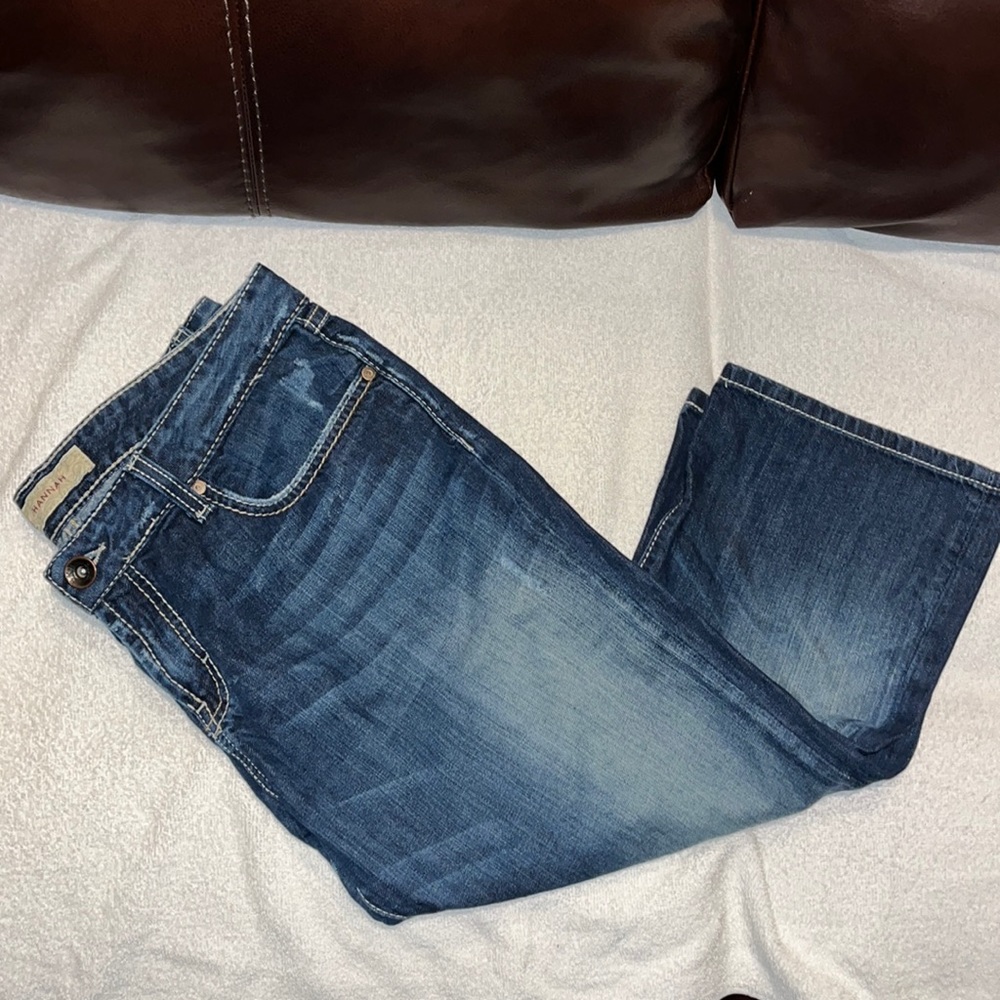 BKE Women’s Hannah mid wash distressed denim capri jeans size 32